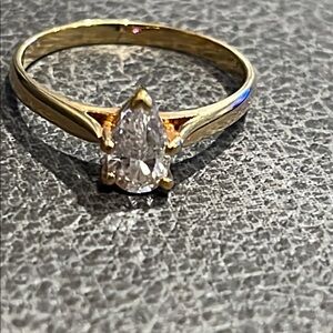 *Elegant Gold toned with Tear drop crystal Ring